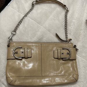 Elegant Tan Leather Shoulder Bag